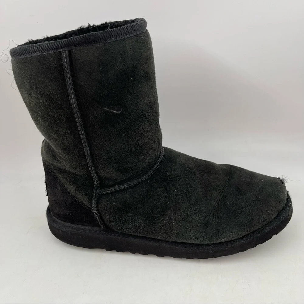 Ugg Kids Classic Short II- Size 6 Y -Black Sheepskin Winter Boots
